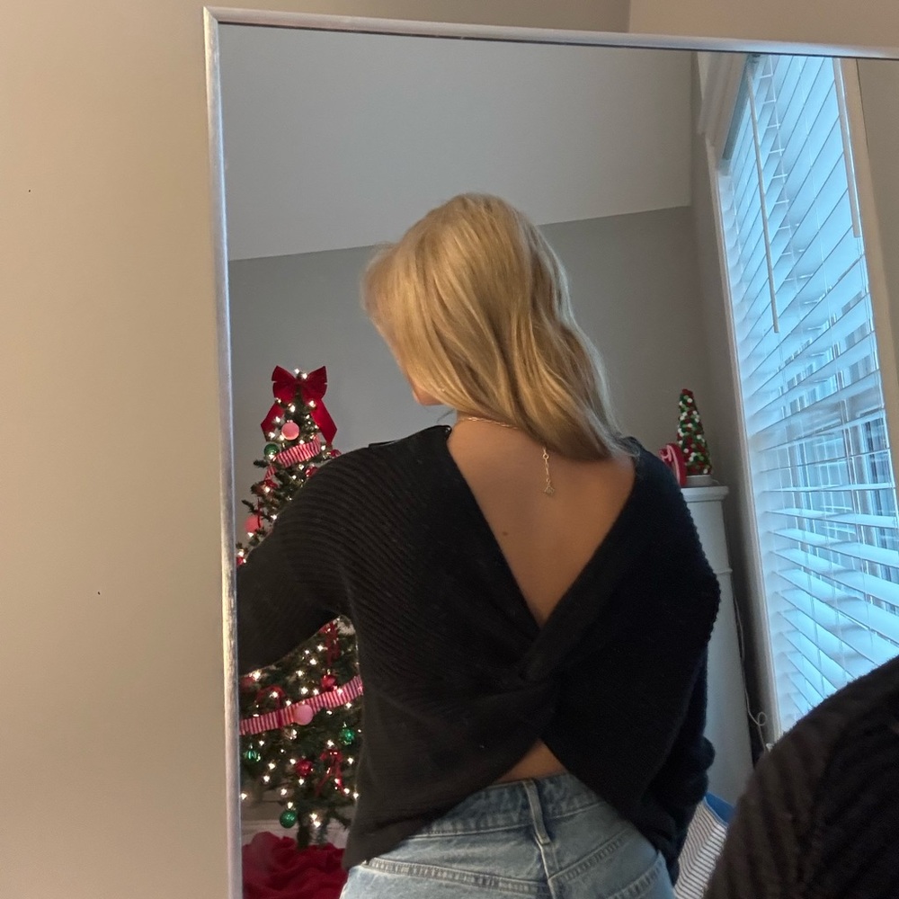 Open back black sweater - Picture 2 of 2